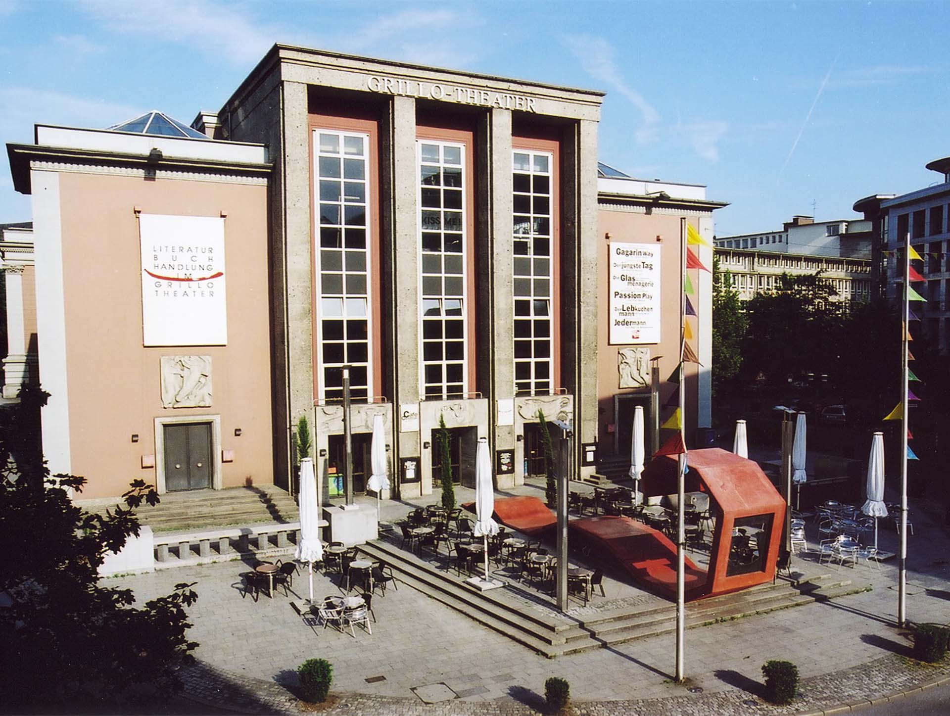Theater_von_gegenüber-min